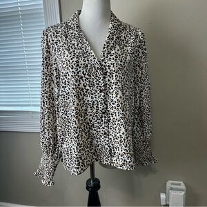 Vine&Love women’s size medium, long sleeve roush bottom animal, print blouse NWT